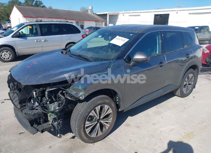 Photo 2 of 2021 Nissan Rogue SV (VIN 5N1AT3BA1MC682051)