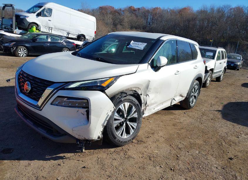 Photo 2 of 2021 Nissan Rogue SV FWD (VIN 5N1AT3BA3MC679636)