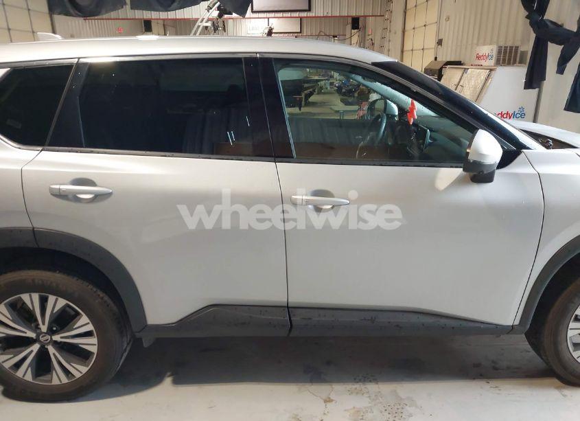 Photo 13 of 2021 Nissan Rogue SV FWD (VIN 5N1AT3BA5MC733308)