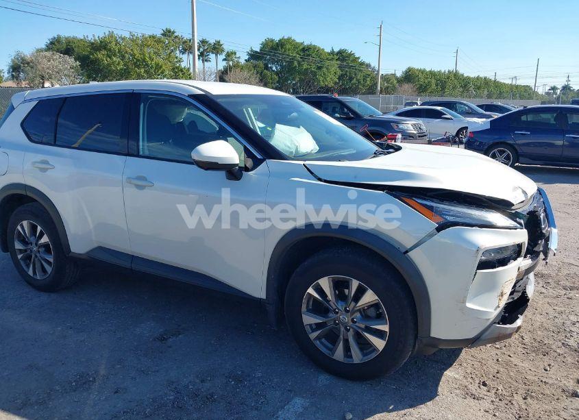 2021 Nissan Rogue SV FWD (VIN 5N1AT3BA5MC748732) main photo