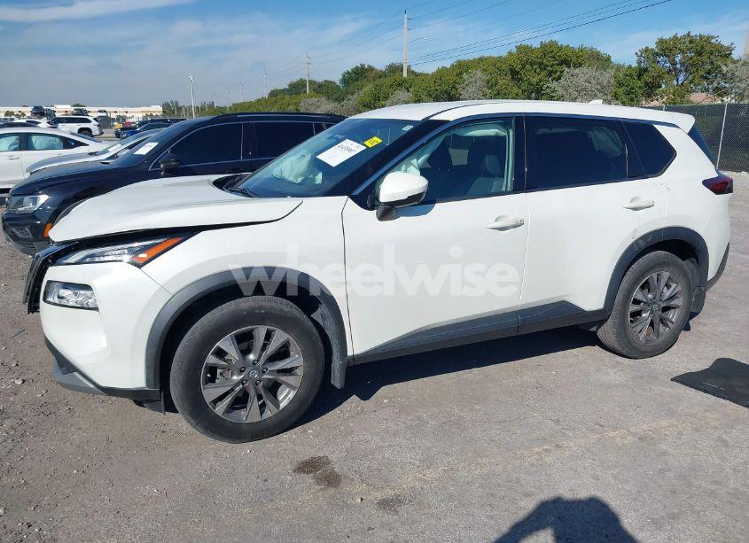 Photo 2 of 2021 Nissan Rogue SV FWD (VIN 5N1AT3BA5MC748732)