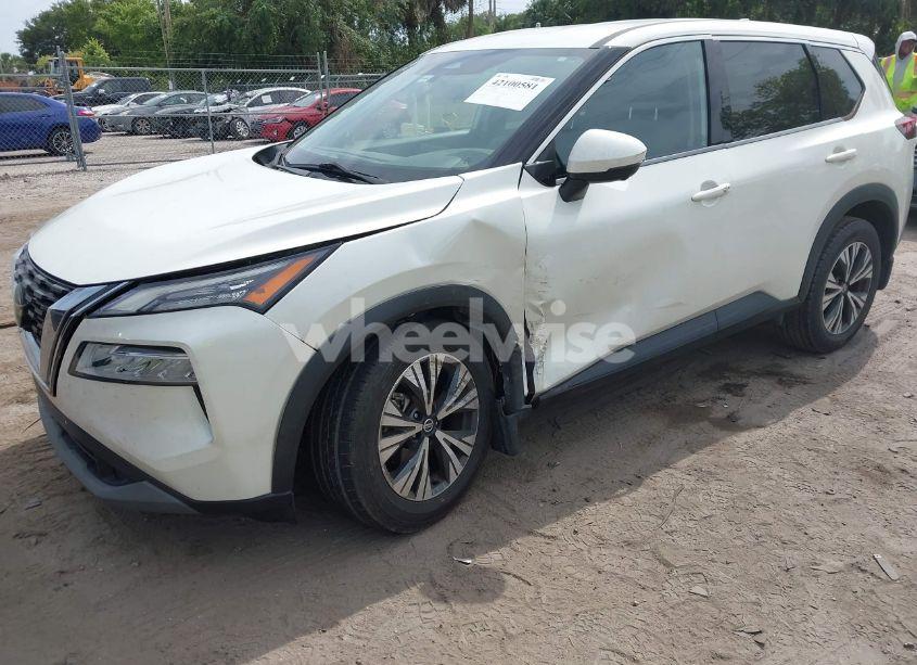 Photo 2 of 2021 Nissan Rogue SV FWD (VIN 5N1AT3BA7MC848167)