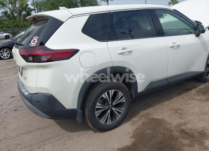 Photo 4 of 2021 Nissan Rogue SV FWD (VIN 5N1AT3BA7MC848167)