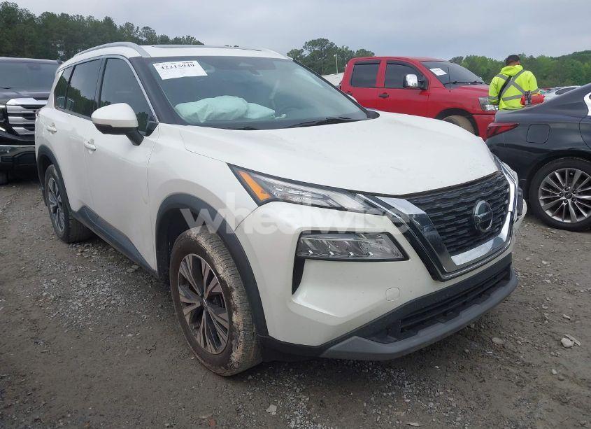 2021 Nissan Rogue SV FWD (VIN 5N1AT3BAXMC808908) main photo