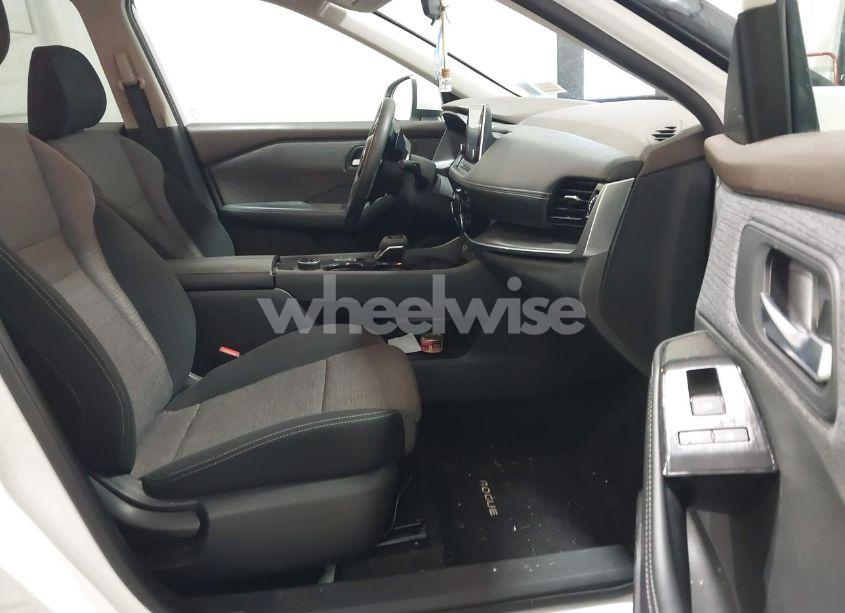 Photo 5 of 2021 Nissan Rogue SV INTELLIGENT AWD (VIN 5N1AT3BB1MC813035)