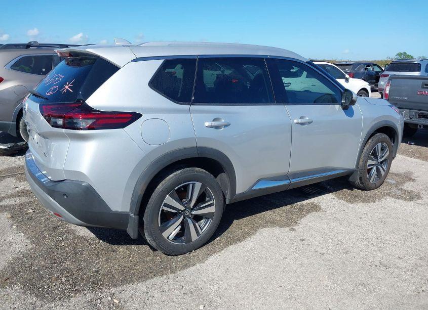Photo 4 of 2021 Nissan Rogue SL FWD (VIN 5N1AT3CAXMC786973)