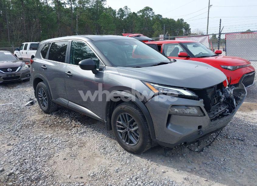 2022 Nissan Rogue S FWD (VIN 5N1BT3AA1NC715136) main photo