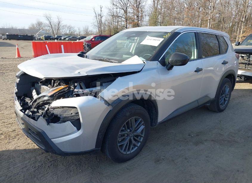 Photo 2 of 2024 Nissan Rogue S FWD (VIN 5N1BT3AA1RC703039)
