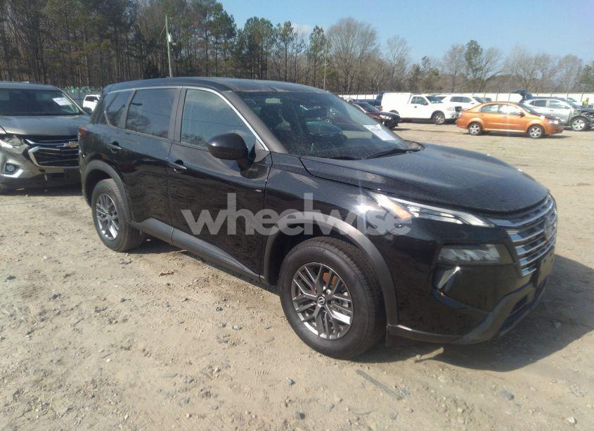 2024 Nissan Rogue S FWD (VIN 5N1BT3AA1RC753780) main photo