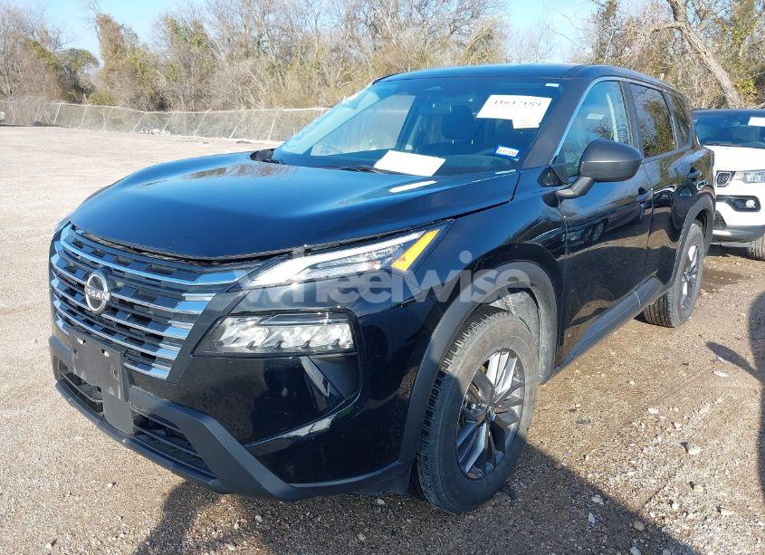 Photo 2 of 2024 Nissan Rogue S FWD (VIN 5N1BT3AA2RC679267)