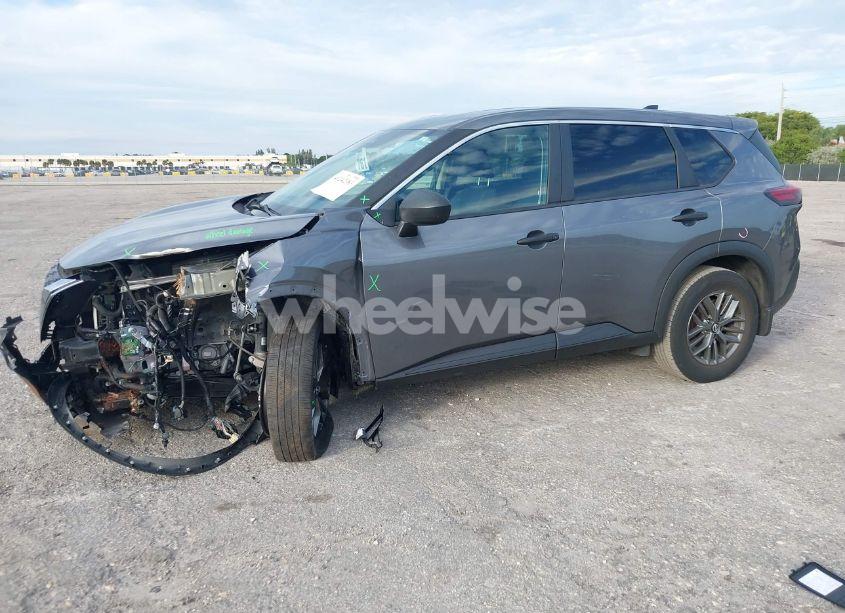 Photo 2 of 2022 Nissan Rogue S FWD (VIN 5N1BT3AA3NC683595)
