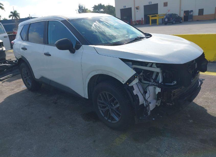 2023 Nissan Rogue S FWD (VIN 5N1BT3AA3PC821042) main photo