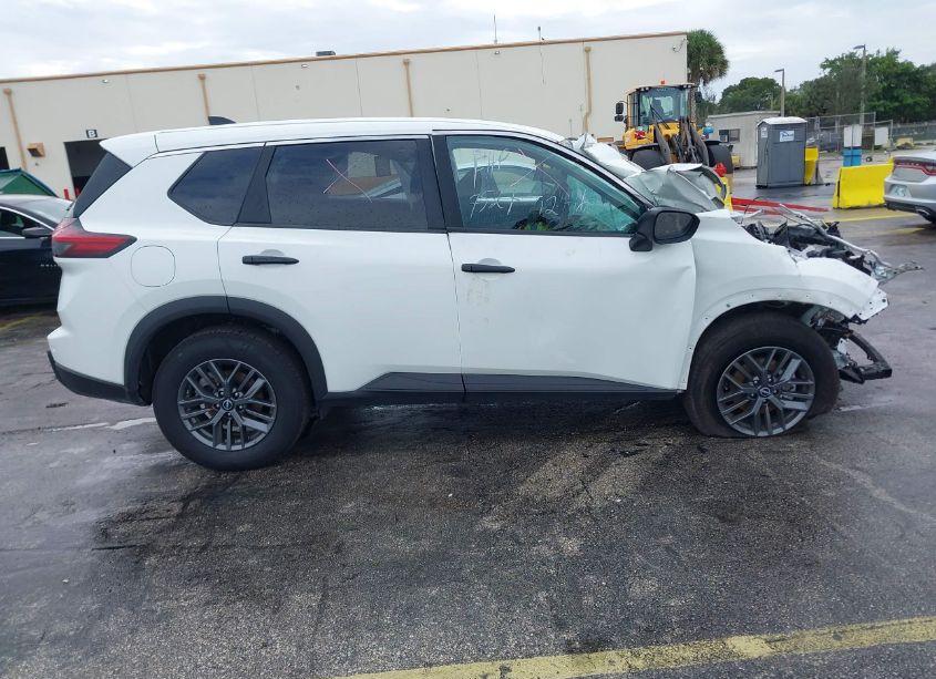 Photo 12 of 2024 Nissan Rogue S FWD (VIN 5N1BT3AA3RC677527)