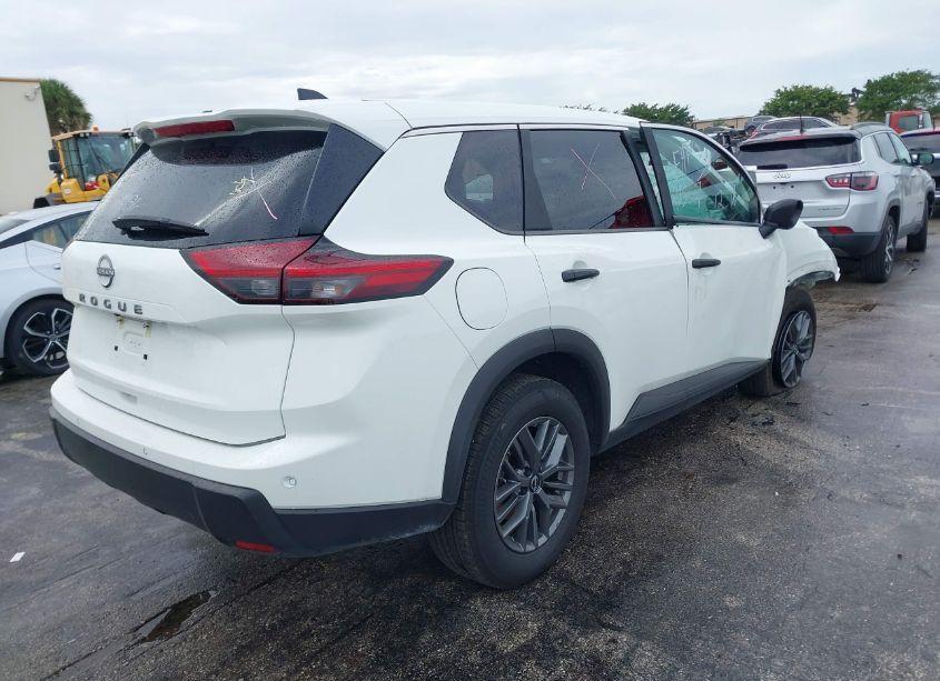 Photo 4 of 2024 Nissan Rogue S FWD (VIN 5N1BT3AA3RC677527)