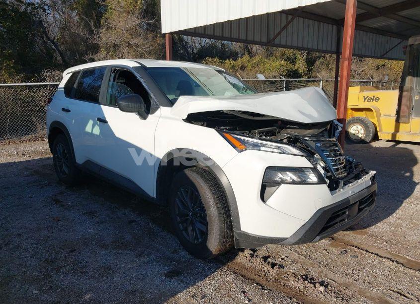2024 Nissan Rogue S FWD (VIN 5N1BT3AA3RC709697) main photo