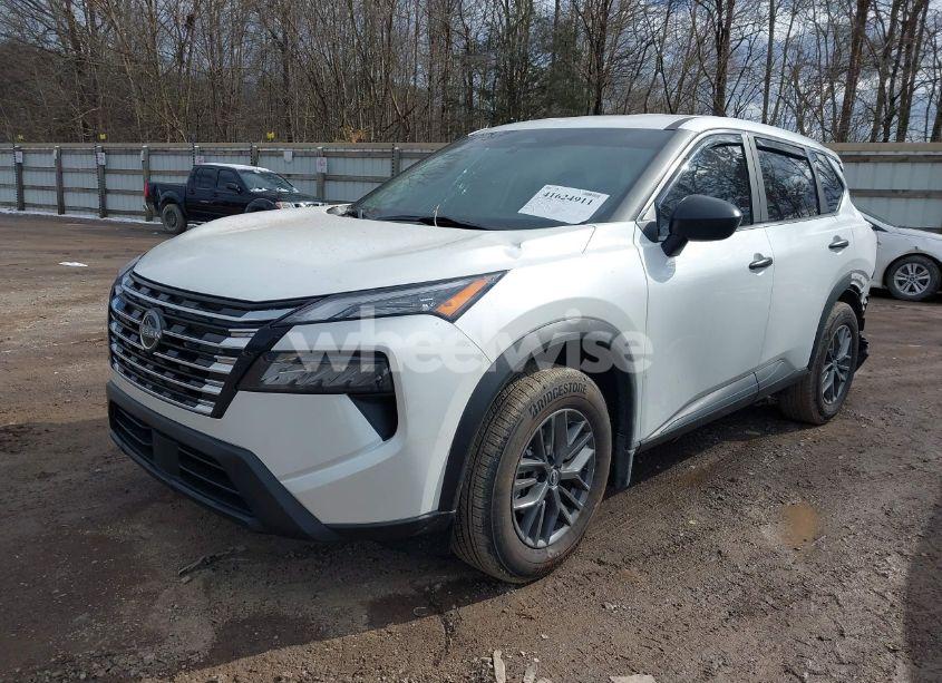 Photo 2 of 2024 Nissan Rogue S FWD (VIN 5N1BT3AA3RC759578)