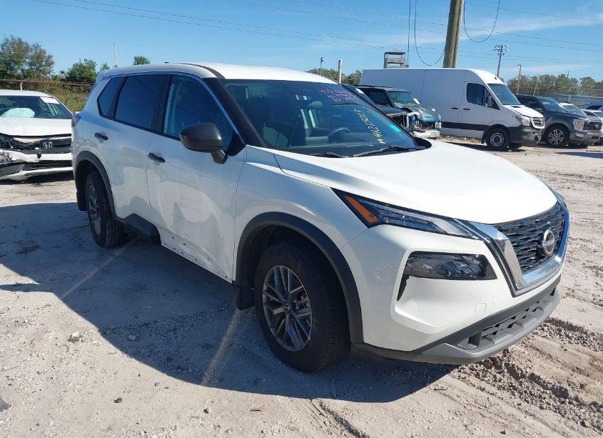 2023 Nissan Rogue S FWD (VIN 5N1BT3AA4PC916161) main photo