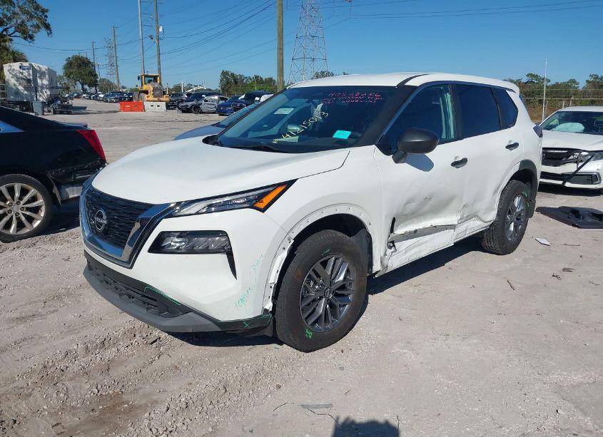 Photo 2 of 2023 Nissan Rogue S FWD (VIN 5N1BT3AA4PC916161)