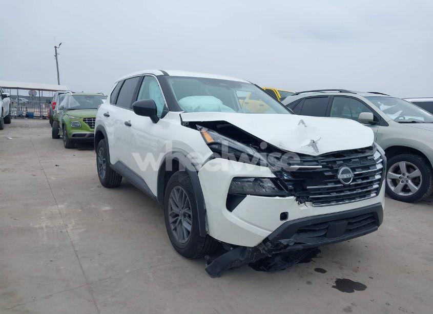 2024 Nissan Rogue S FWD (VIN 5N1BT3AA4RC670764) main photo