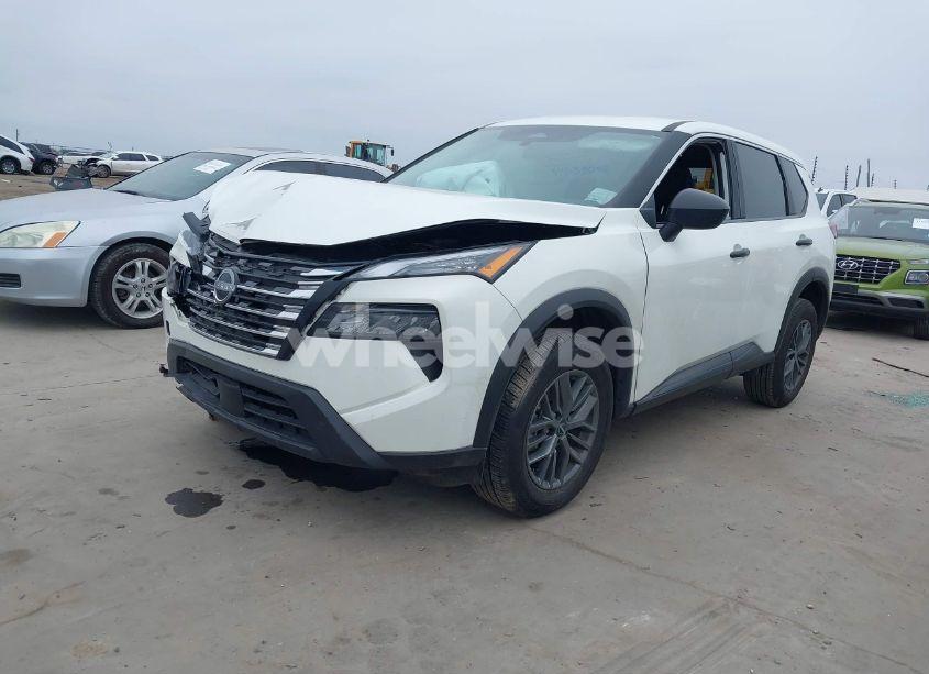 Photo 2 of 2024 Nissan Rogue S FWD (VIN 5N1BT3AA4RC670764)