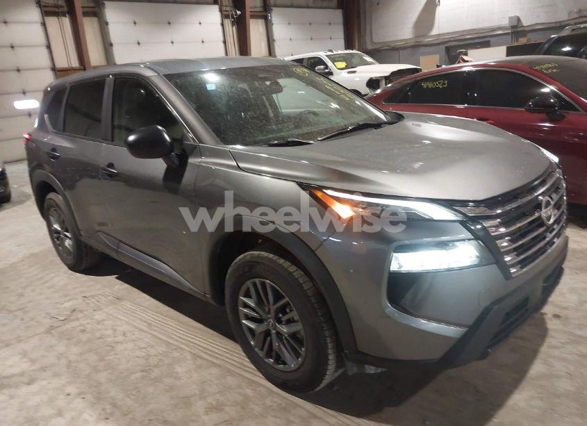 2024 Nissan Rogue S FWD (VIN 5N1BT3AA4RC707229) main photo