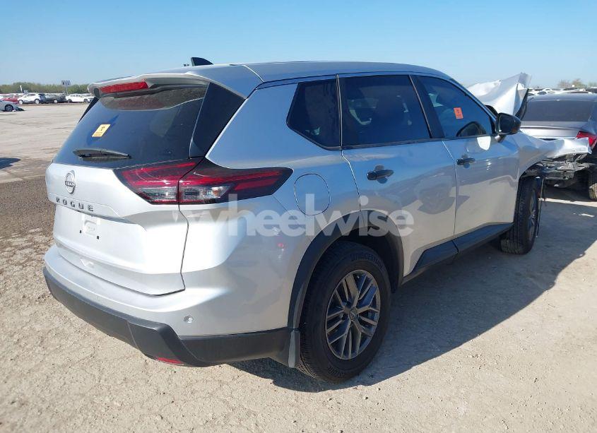 Photo 4 of 2024 Nissan Rogue S FWD (VIN 5N1BT3AA4RC722135)