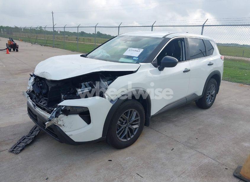 Photo 2 of 2024 Nissan Rogue S FWD (VIN 5N1BT3AA5RC726064)