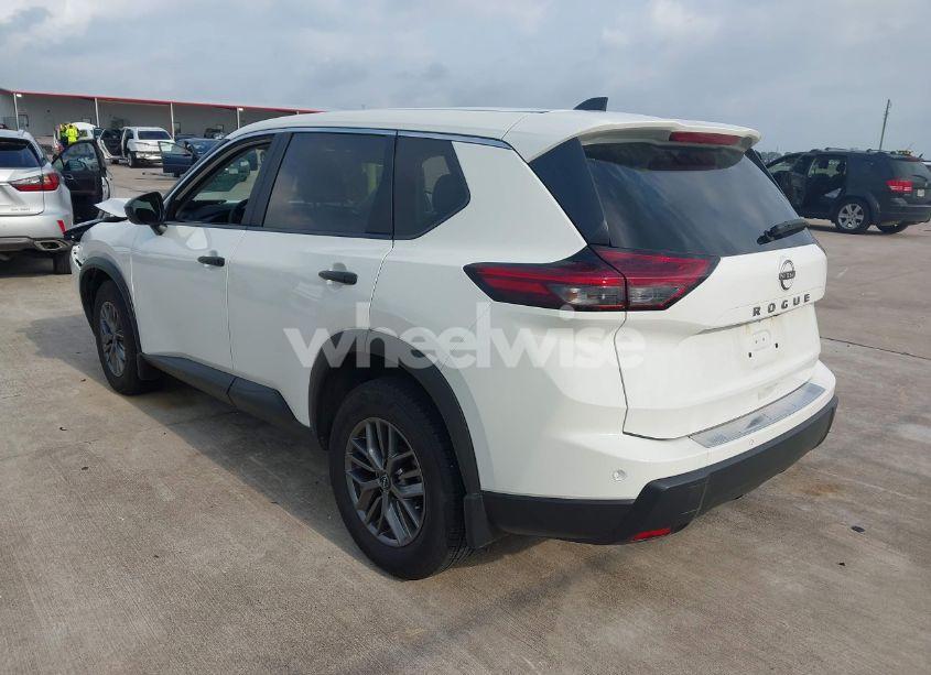 Photo 3 of 2024 Nissan Rogue S FWD (VIN 5N1BT3AA5RC726064)