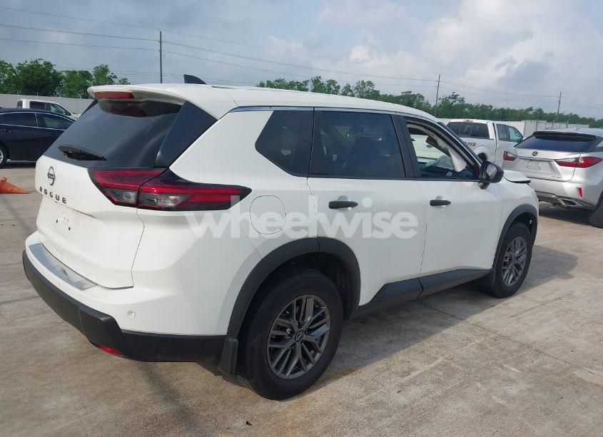 Photo 4 of 2024 Nissan Rogue S FWD (VIN 5N1BT3AA5RC726064)