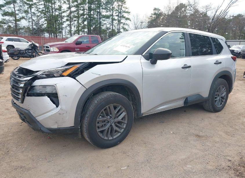 Photo 2 of 2024 Nissan Rogue S FWD (VIN 5N1BT3AA6RC671964)