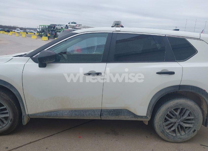 Photo 15 of 2022 Nissan Rogue S FWD (VIN 5N1BT3AA7NC710863)