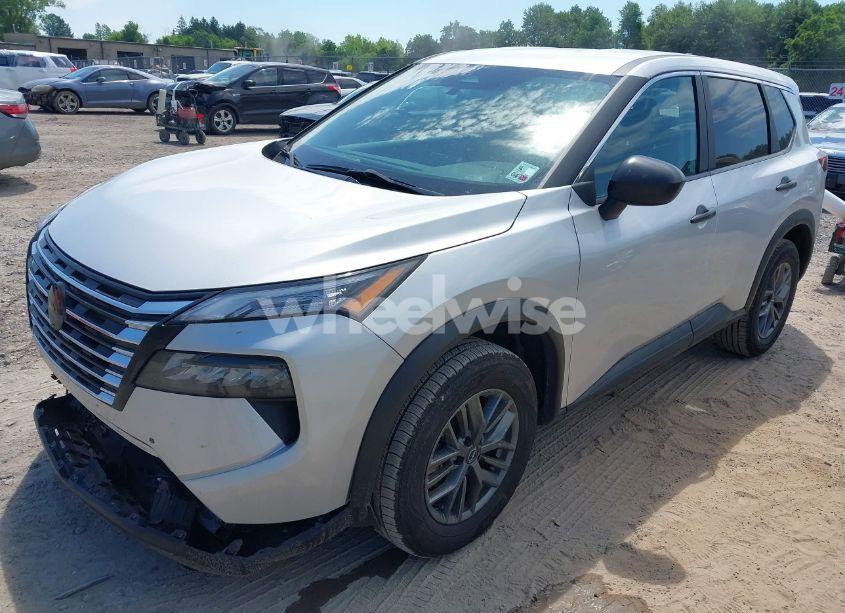 Photo 2 of 2024 Nissan Rogue S FWD (VIN 5N1BT3AA8RC711137)