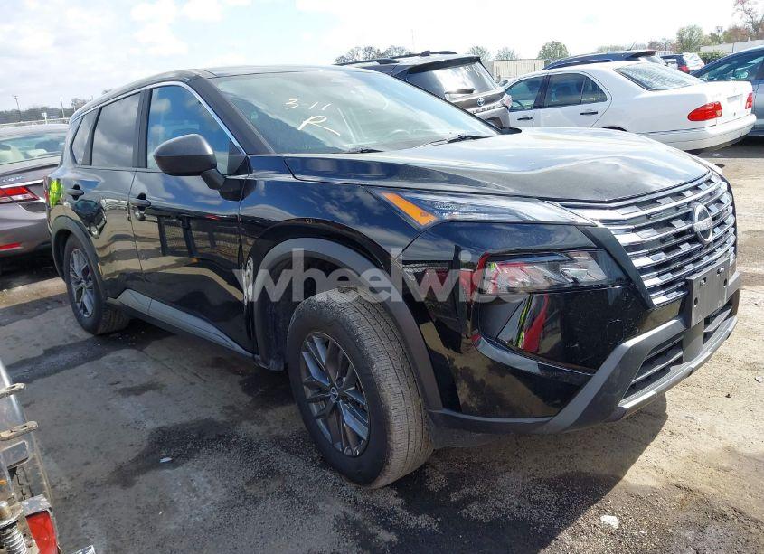 2024 Nissan Rogue S FWD (VIN 5N1BT3AA9RC693165) main photo