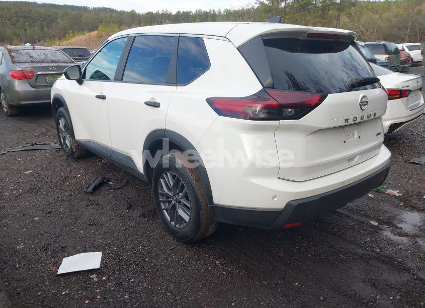 Photo 3 of 2024 Nissan Rogue S INTELLIGENT AWD (VIN 5N1BT3AB1RC728824)