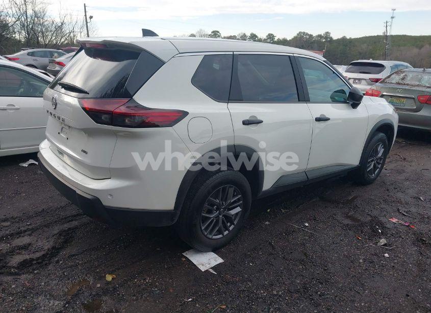 Photo 4 of 2024 Nissan Rogue S INTELLIGENT AWD (VIN 5N1BT3AB1RC728824)