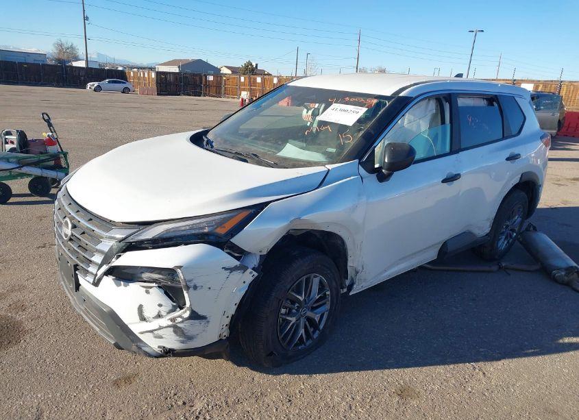 Photo 2 of 2024 Nissan Rogue S INTELLIGENT AWD (VIN 5N1BT3AB1RC745204)