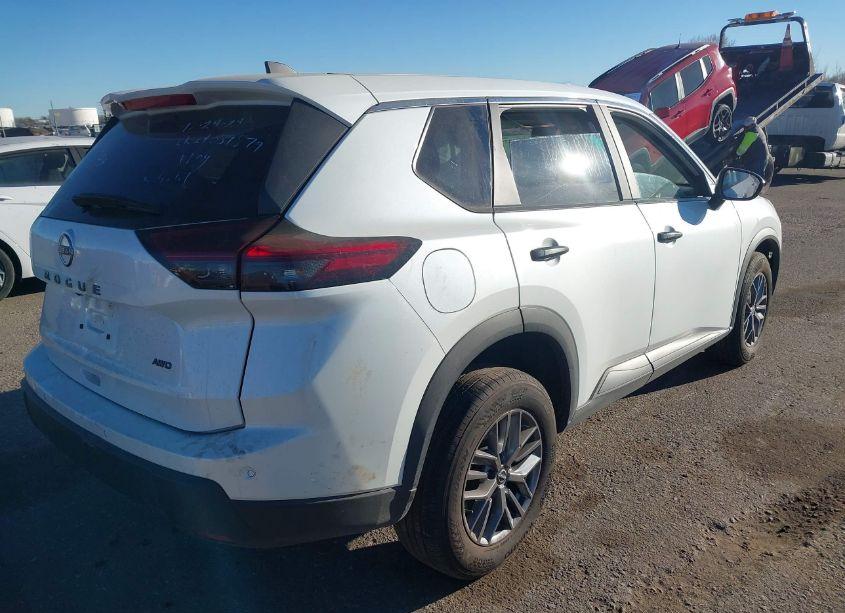 Photo 4 of 2024 Nissan Rogue S INTELLIGENT AWD (VIN 5N1BT3AB1RC745204)