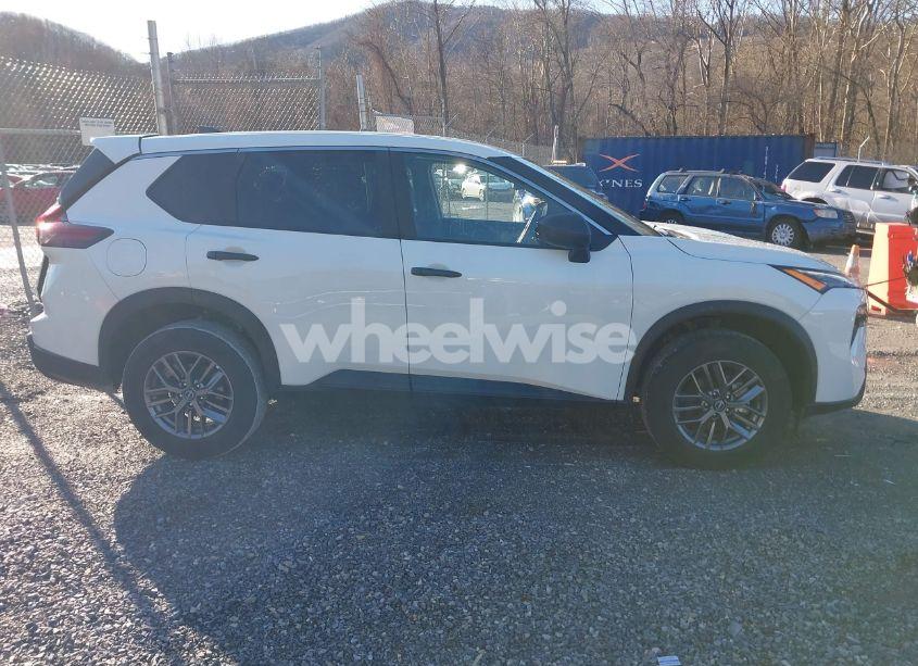 Photo 13 of 2024 Nissan Rogue S INTELLIGENT AWD (VIN 5N1BT3AB2RC698331)
