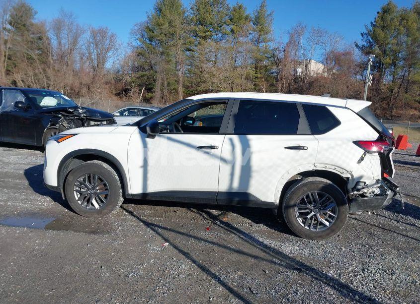 Photo 14 of 2024 Nissan Rogue S INTELLIGENT AWD (VIN 5N1BT3AB2RC698331)