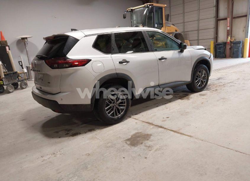 Photo 4 of 2024 Nissan Rogue S INTELLIGENT AWD (VIN 5N1BT3AB2RC748340)