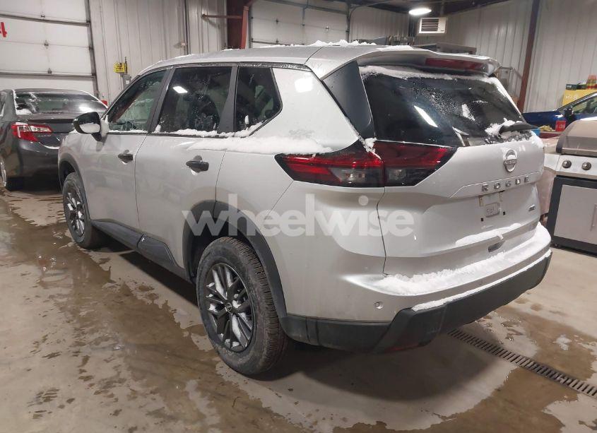 Photo 3 of 2024 Nissan Rogue S INTELLIGENT AWD (VIN 5N1BT3AB3RC679447)