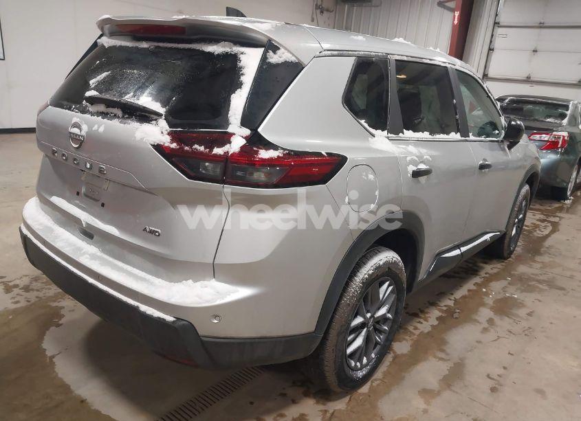 Photo 4 of 2024 Nissan Rogue S INTELLIGENT AWD (VIN 5N1BT3AB3RC679447)