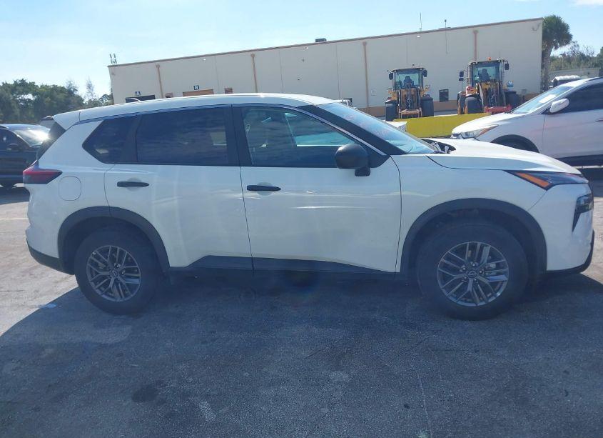 Photo 13 of 2024 Nissan Rogue S INTELLIGENT AWD (VIN 5N1BT3AB4RC672328)