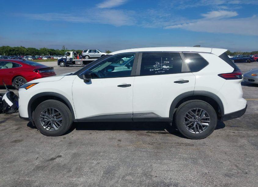 Photo 14 of 2024 Nissan Rogue S INTELLIGENT AWD (VIN 5N1BT3AB4RC672328)