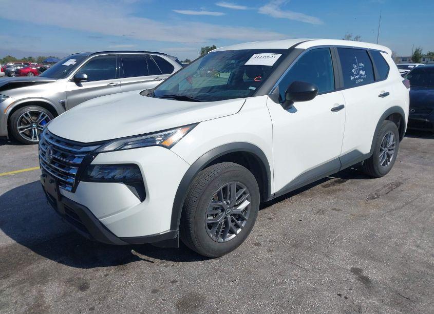 Photo 2 of 2024 Nissan Rogue S INTELLIGENT AWD (VIN 5N1BT3AB4RC672328)