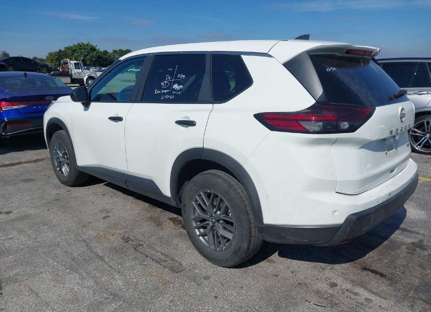 Photo 3 of 2024 Nissan Rogue S INTELLIGENT AWD (VIN 5N1BT3AB4RC672328)