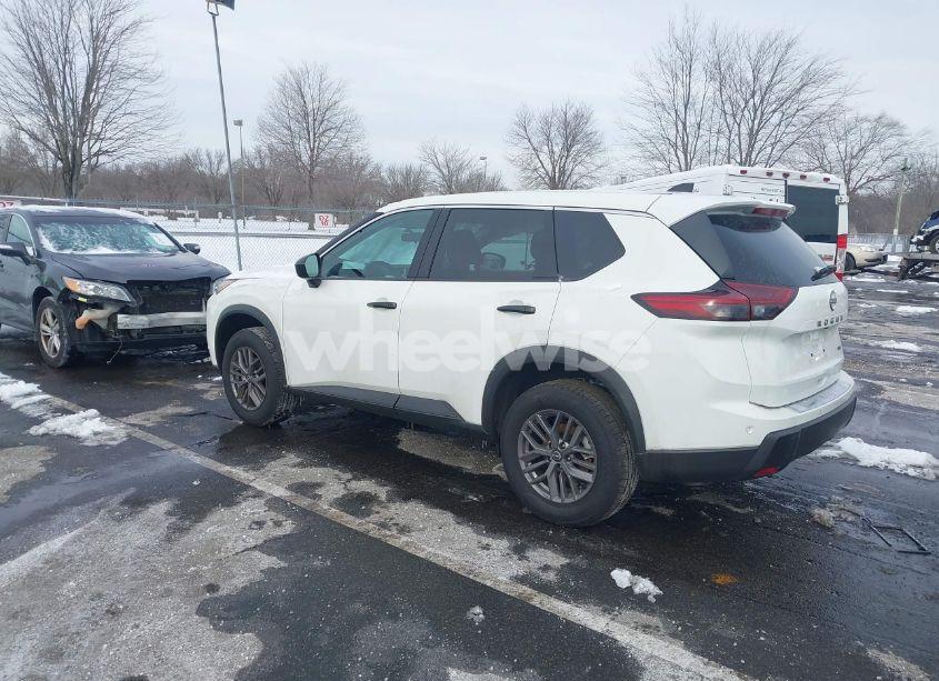 Photo 3 of 2024 Nissan Rogue S INTELLIGENT AWD (VIN 5N1BT3AB5RC701772)