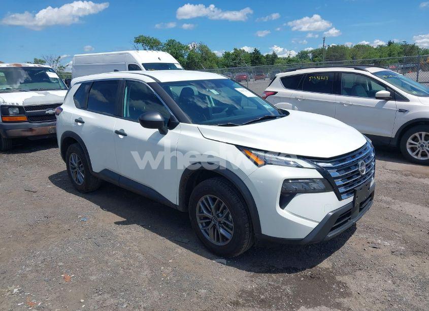 2024 Nissan Rogue S (VIN 5N1BT3AB7RC670251) main photo