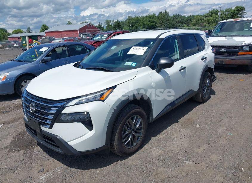 Photo 2 of 2024 Nissan Rogue S (VIN 5N1BT3AB7RC670251)