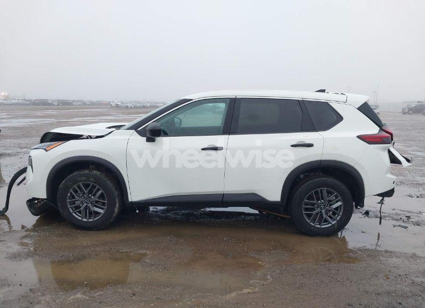 Photo 15 of 2024 Nissan Rogue S INTELLIGENT AWD (VIN 5N1BT3AB7RC671402)